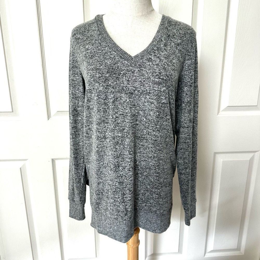Lucky grey long sleeved V neck top